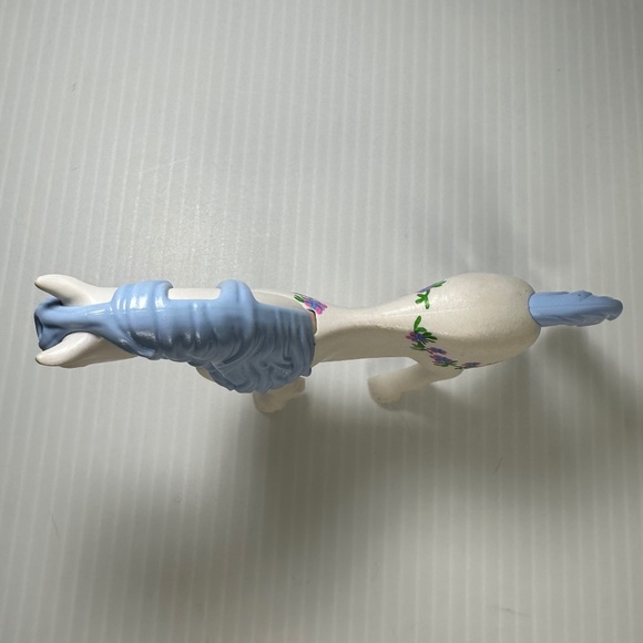 Playmobil Unicorn, White with Blue Hair, Flower Garland - Picture 6 of 6